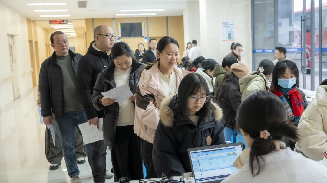 当“天使白”献上“热血红”：我院积极响应卫健局无偿献血活动(图2)