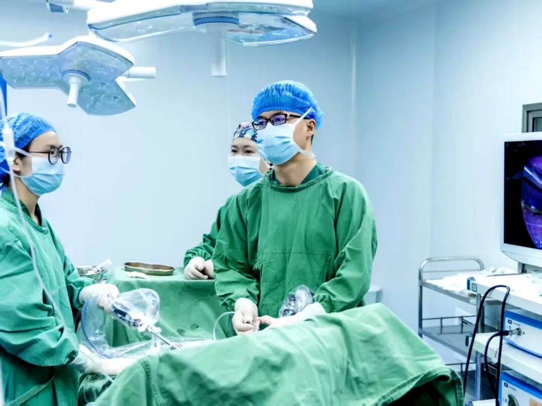 26颗胆结石形如板栗松子 医生提醒：和这些原因密切相关(图2)