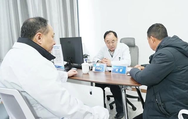 国之名医刘京山教授再临我院!西南患者家门口的“保胆春天”(图4) 国之名医刘京山教授再临我院!西南患者家门口的“保胆春天”(图4)