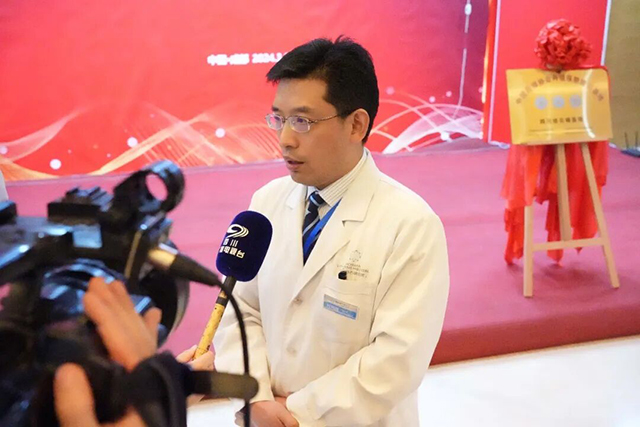 国家级认证!何明刚主任单孔胆囊手术装置获国家专利(图3) 国家级认证!何明刚主任单孔胆囊手术装置获国家专利(图3)