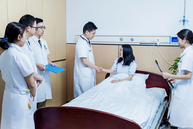 国家级认证!何明刚主任单孔胆囊手术装置获国家专利(图8) 国家级认证!何明刚主任单孔胆囊手术装置获国家专利(图8)